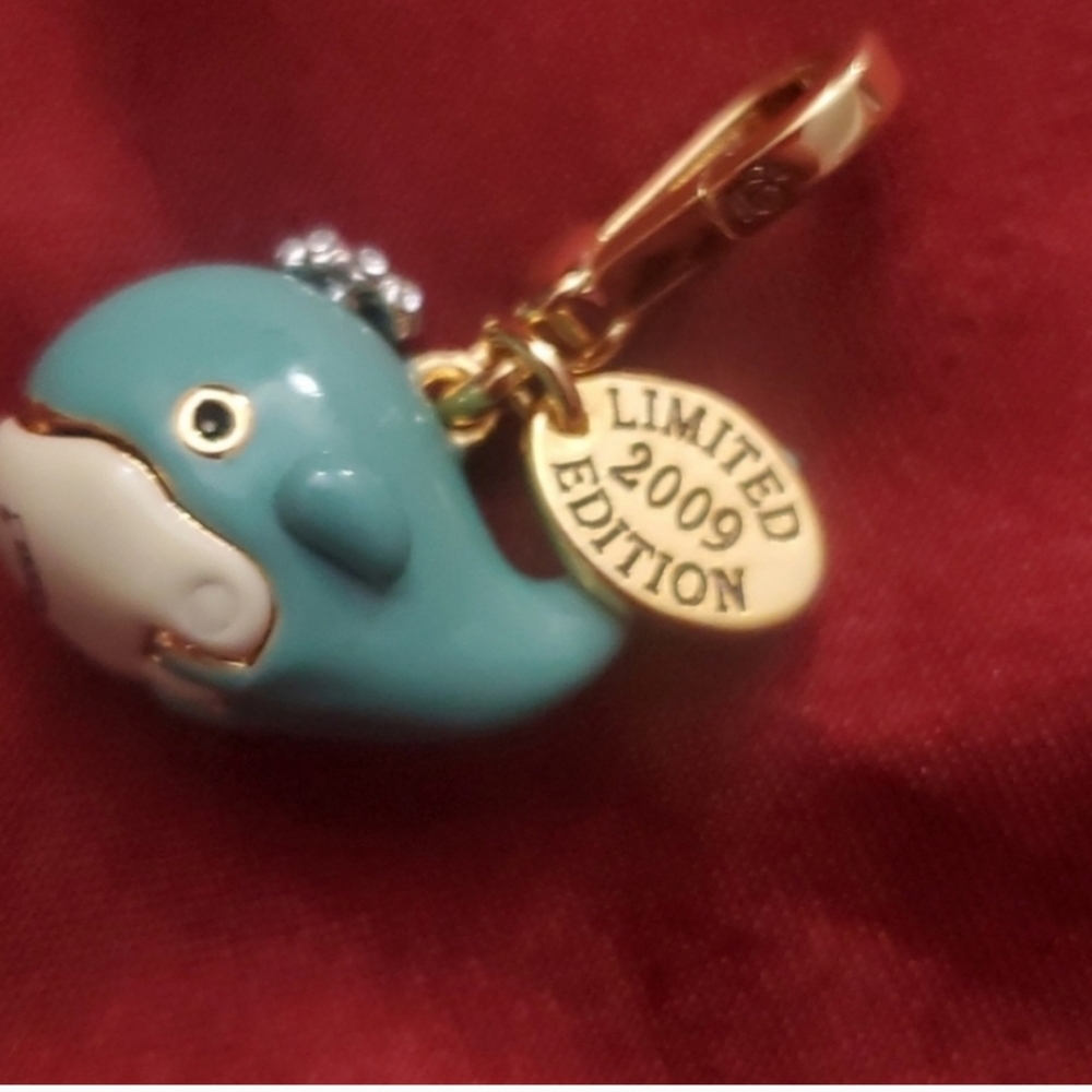 Limited-Edition Blue Whale with fish inside its mouth 2009 - Picture 2 of 7